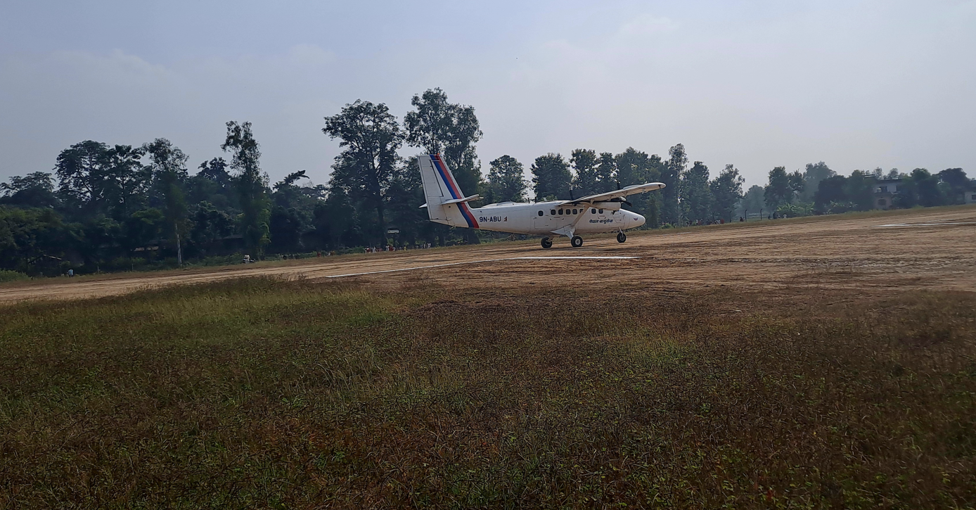 टिकापुरमा ३८ वर्षपछि विमान उडान