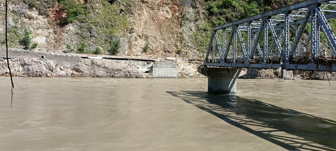  सिन्धुलीलाई रामेछाप र ओखलढुङ्गासँग जोड्ने १० वटा पुलमा बाढीले क्षति