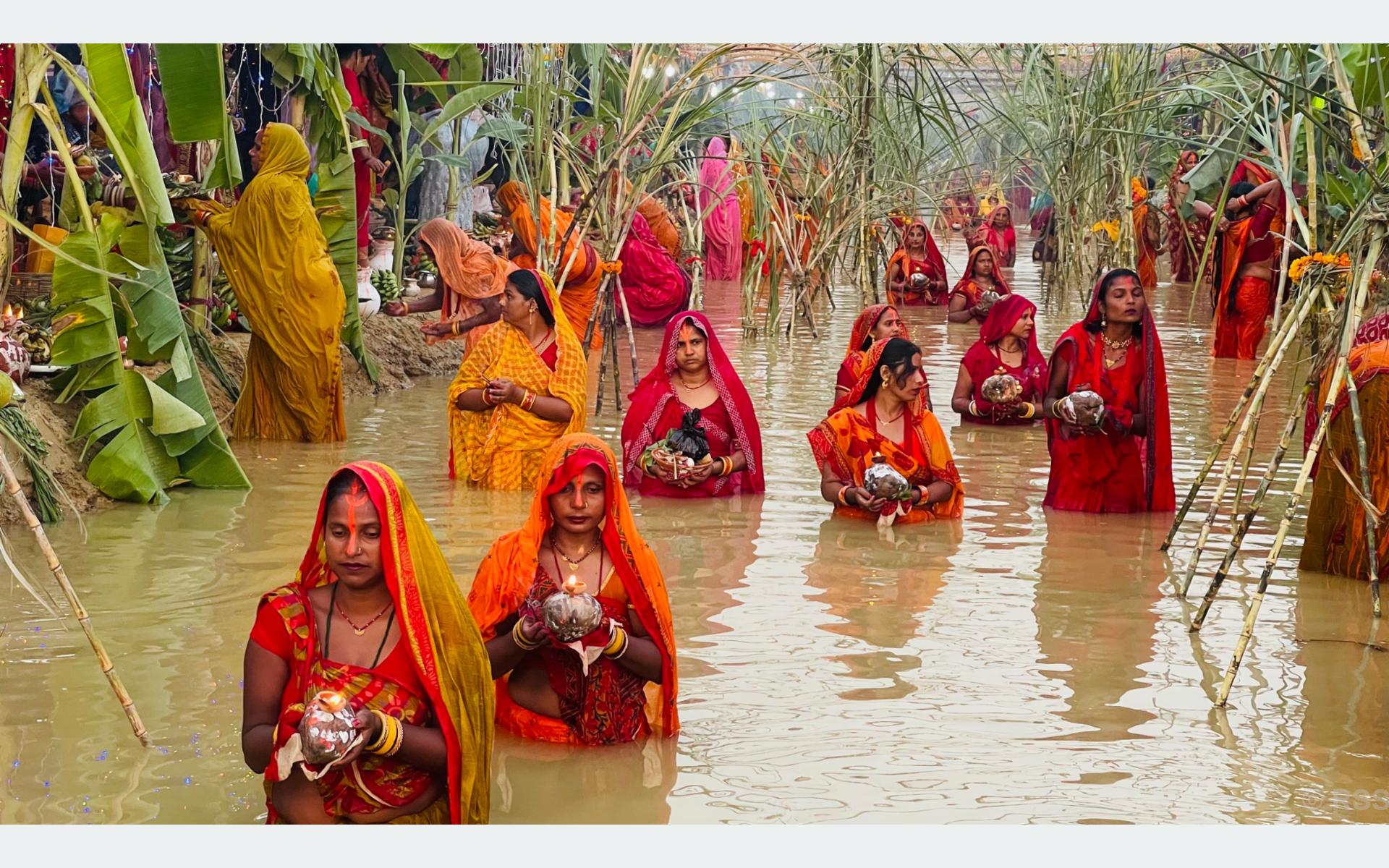 उदाउँदो सूर्यलाई अर्घ्य दिएसँगै छठ सम्पन्न