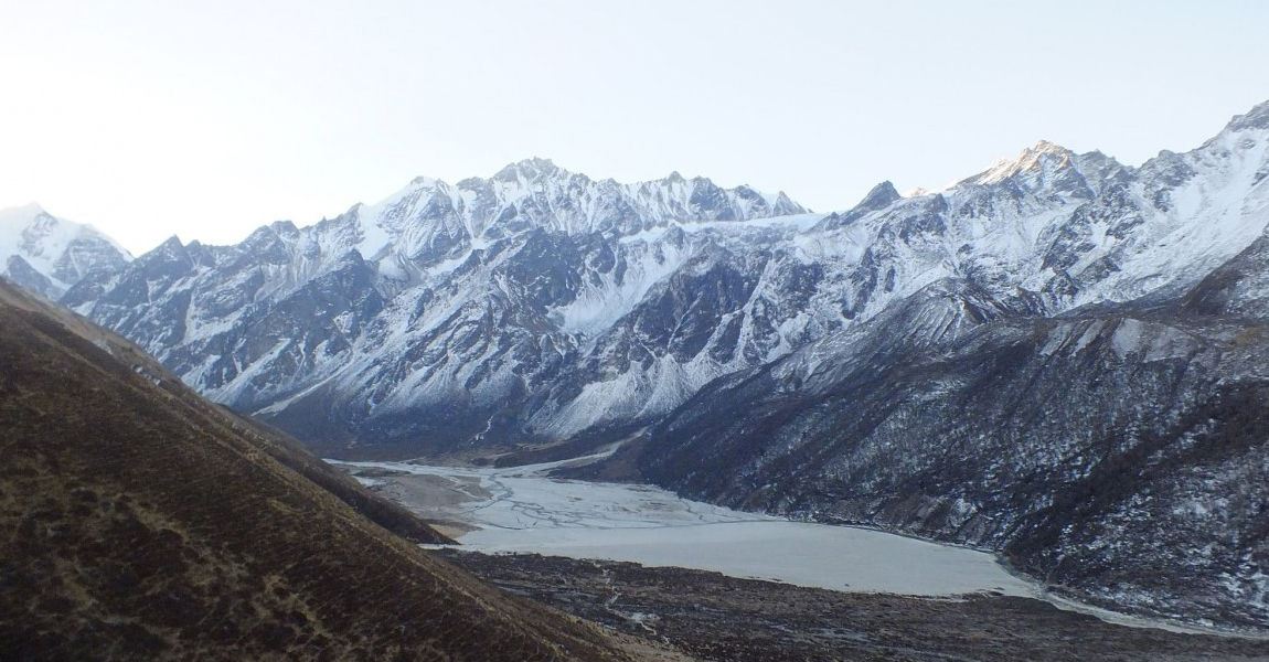 लाङटाङमा हराएका दुईमध्ये एक पर्यटक सम्पर्कमा आए, एक अझै सम्पर्कविहीन