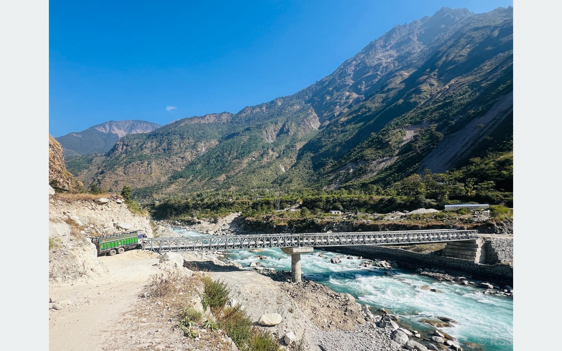 कर्णाली समृद्धिको आधार बन्दै सडक, स्याउ र जडीबुटीले पाउन थाल्यो बजार