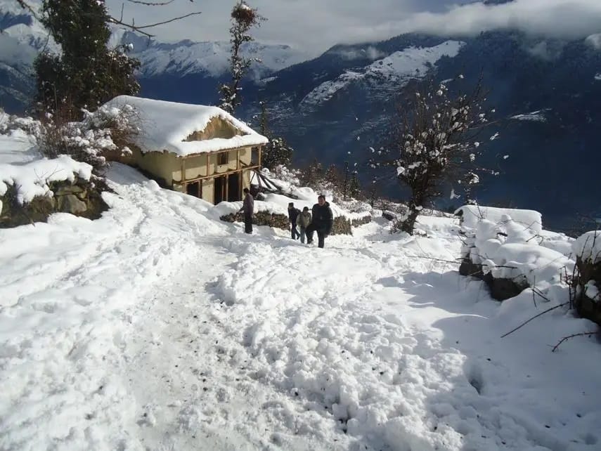 बाजुरामा वर्षासँगै हिमपात सुरु