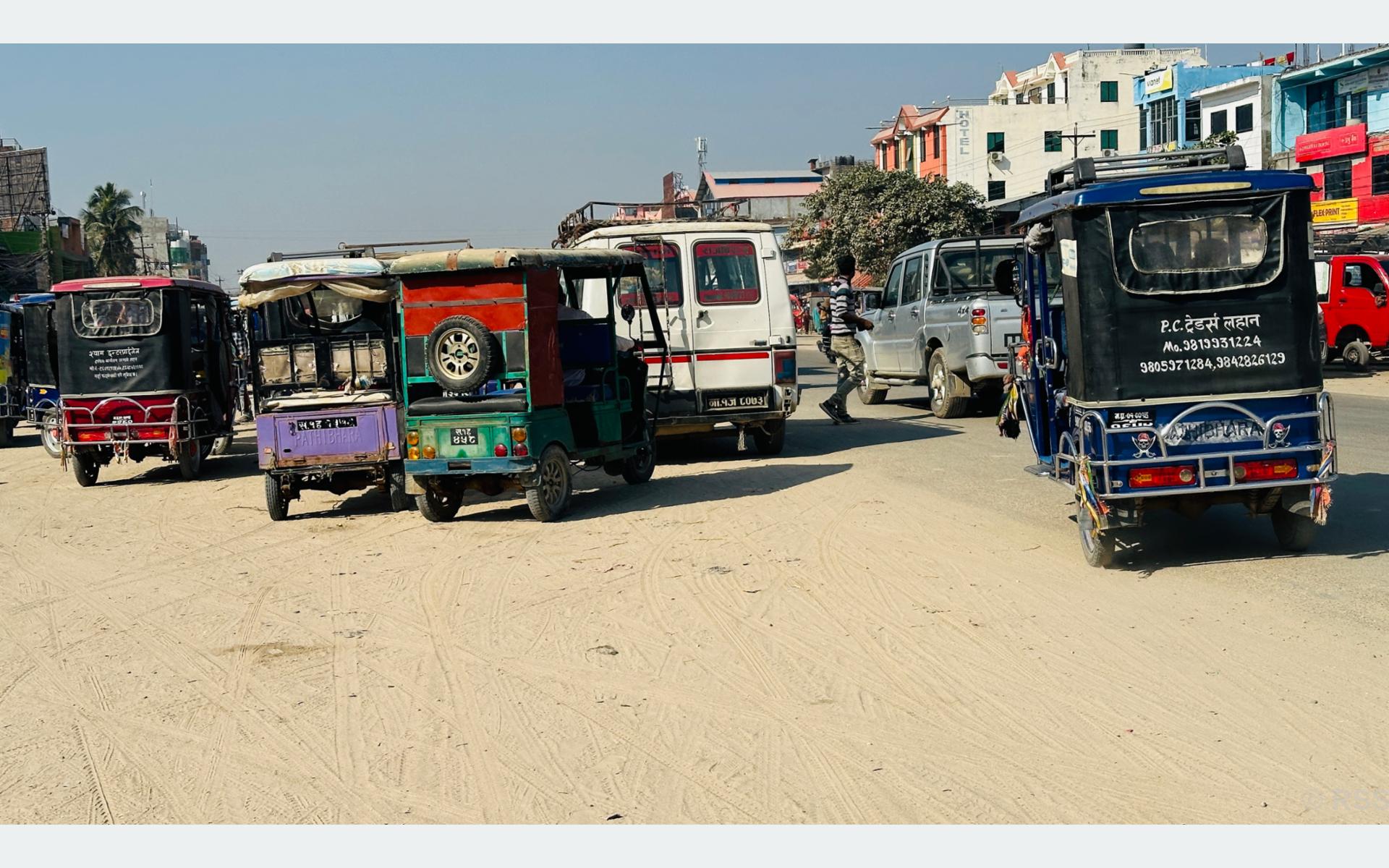 लहानमा अटो रिक्साको सङ्ख्या बढेपछि ट्राफिक व्यवस्थापनमा समस्या