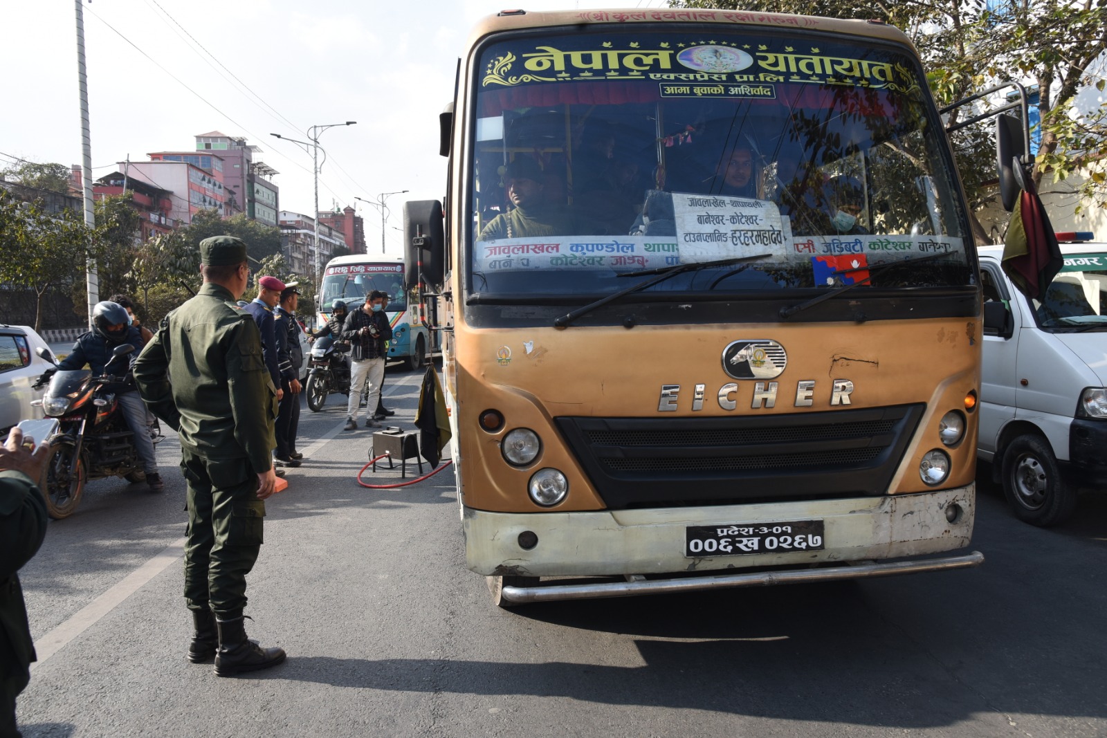 २० वटा सवारी साधनको प्रदुषण जाँच गर्दा ६ वटा मापदण्ड बाहिर