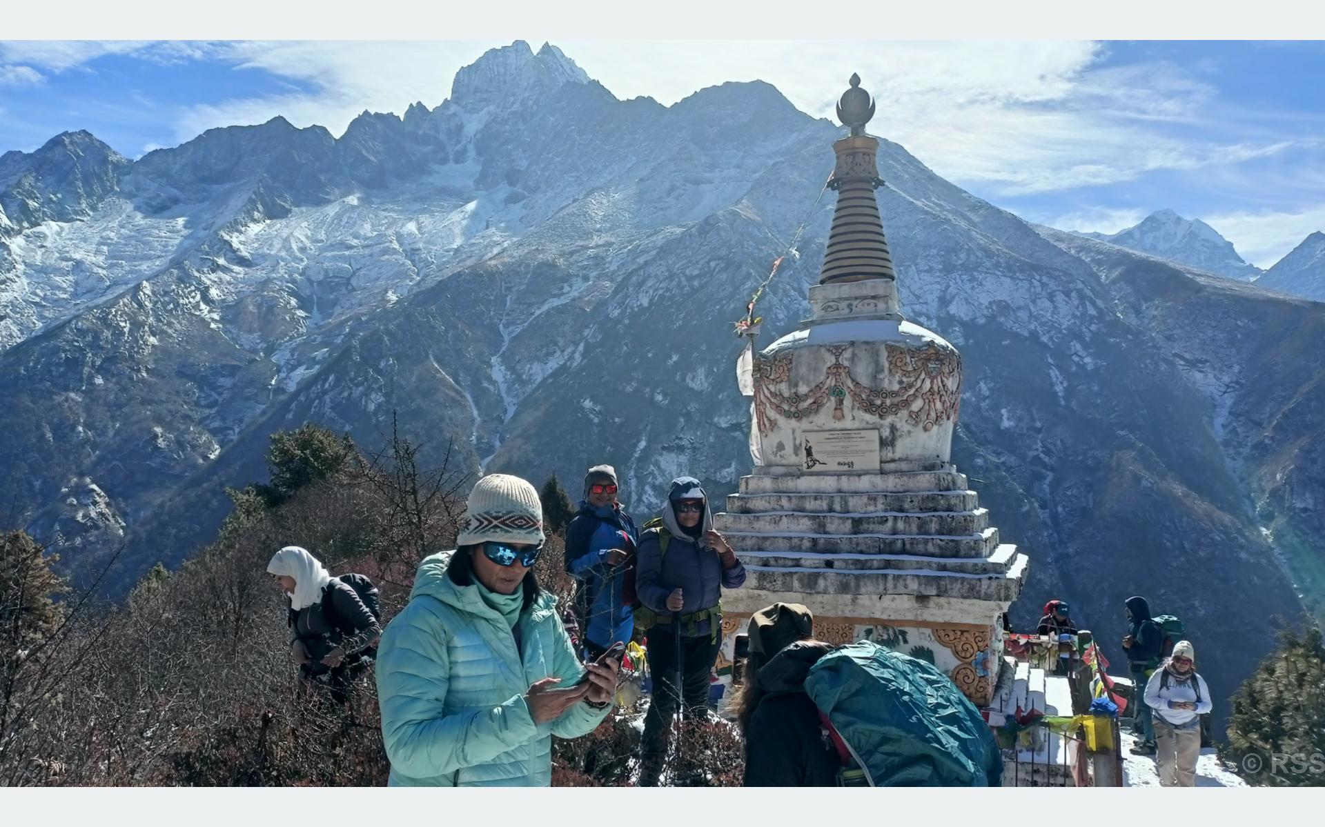 हप्तामा दुई सय जनाभन्दा बढी पर्यटक सगरमाथा क्षेत्रमा