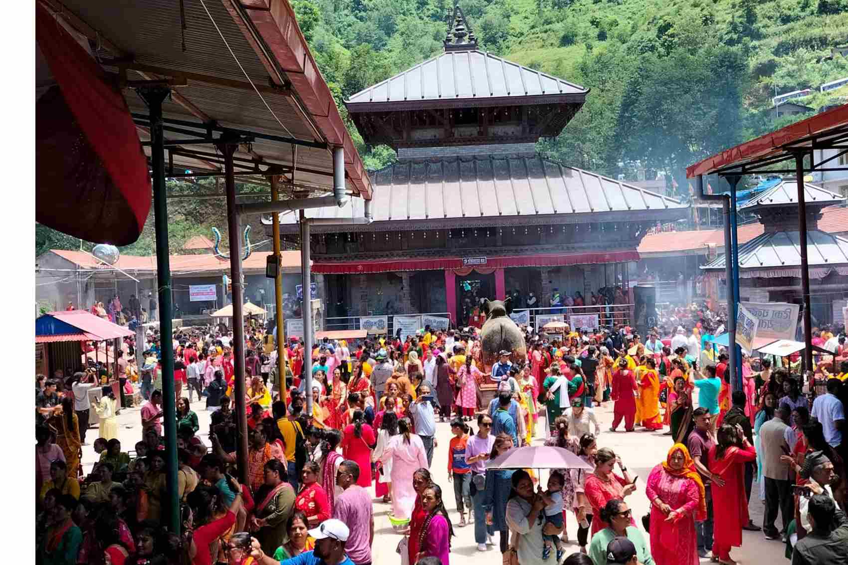 दर्शनार्थीका लागि डोलेश्वरका चारै ढोका खुल्ला