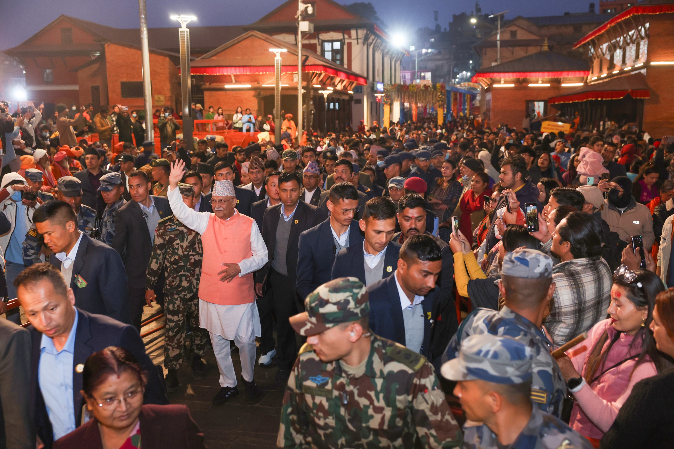 महाशिवरात्रिको पूर्वसन्ध्यामा प्रधानमन्त्री ओली पुगे पशुपतिमा