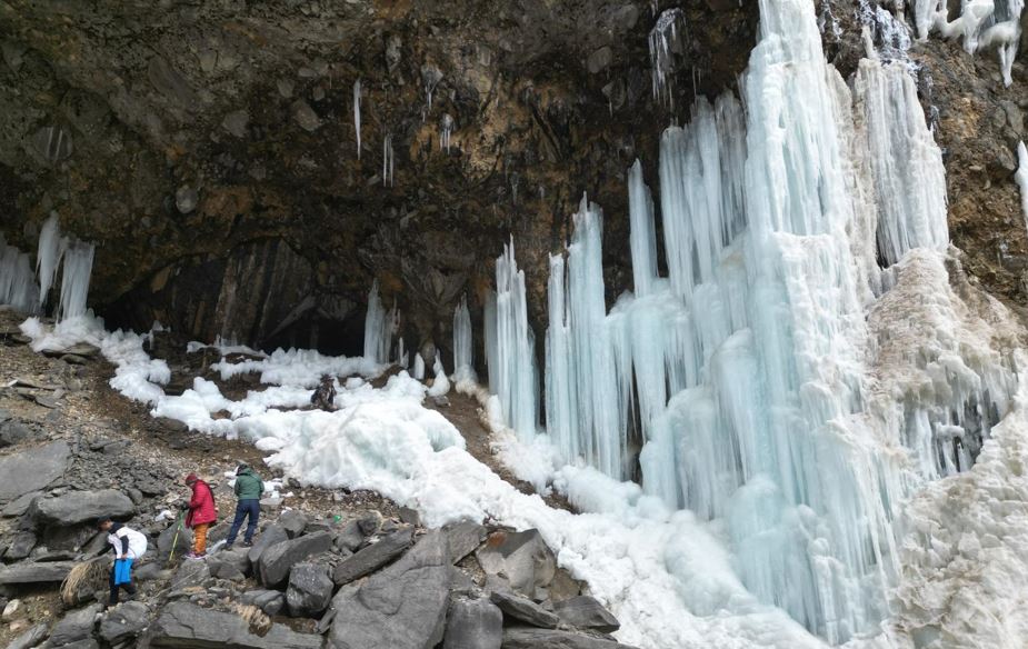 पूर्वाधार र पर्यटकको पर्खाइमा सुनछहरा