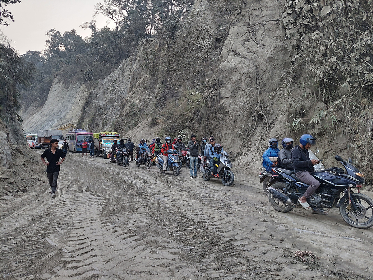 अविरल वर्षाका कारण कान्ति लोकपथ अवरुद्ध, अन्य मार्ग प्रयोग गर्न आग्रह