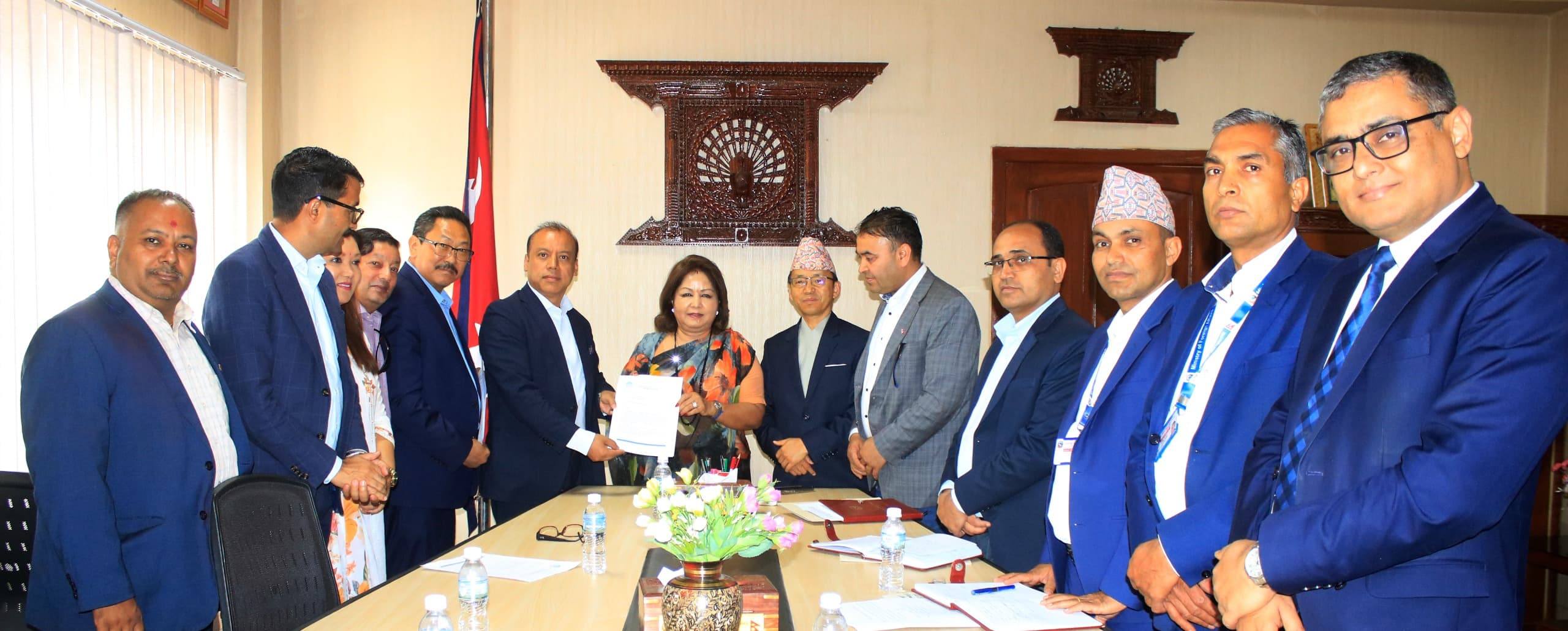 नव निर्वाचित एनआरएनए कार्यसमितिद्वारा परराष्ट्रमन्त्रीको ध्यानाकर्षण
