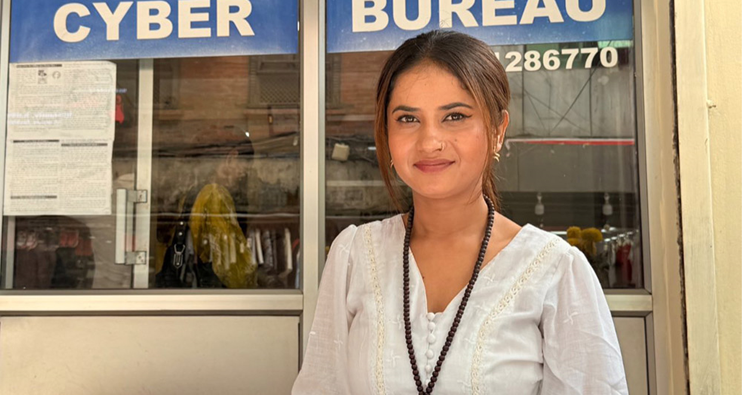 गायिका एलीनाले दिइन् अभद्र टिप्पणी गर्नेविरुद्द साइबर ब्यूरोमा उजुरी