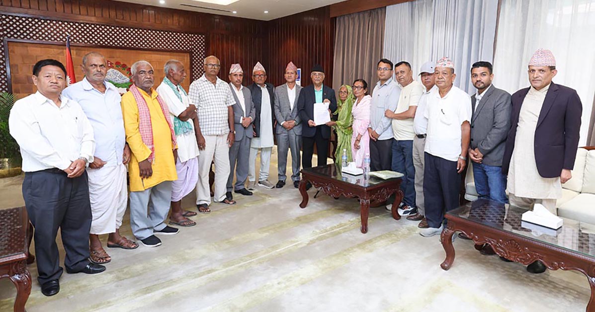 कोशीटप्पु वन्यजन्तु आरक्षका विस्थापित परिवारले बुझाए प्रधानमन्त्रीलाई ज्ञापनपत्र