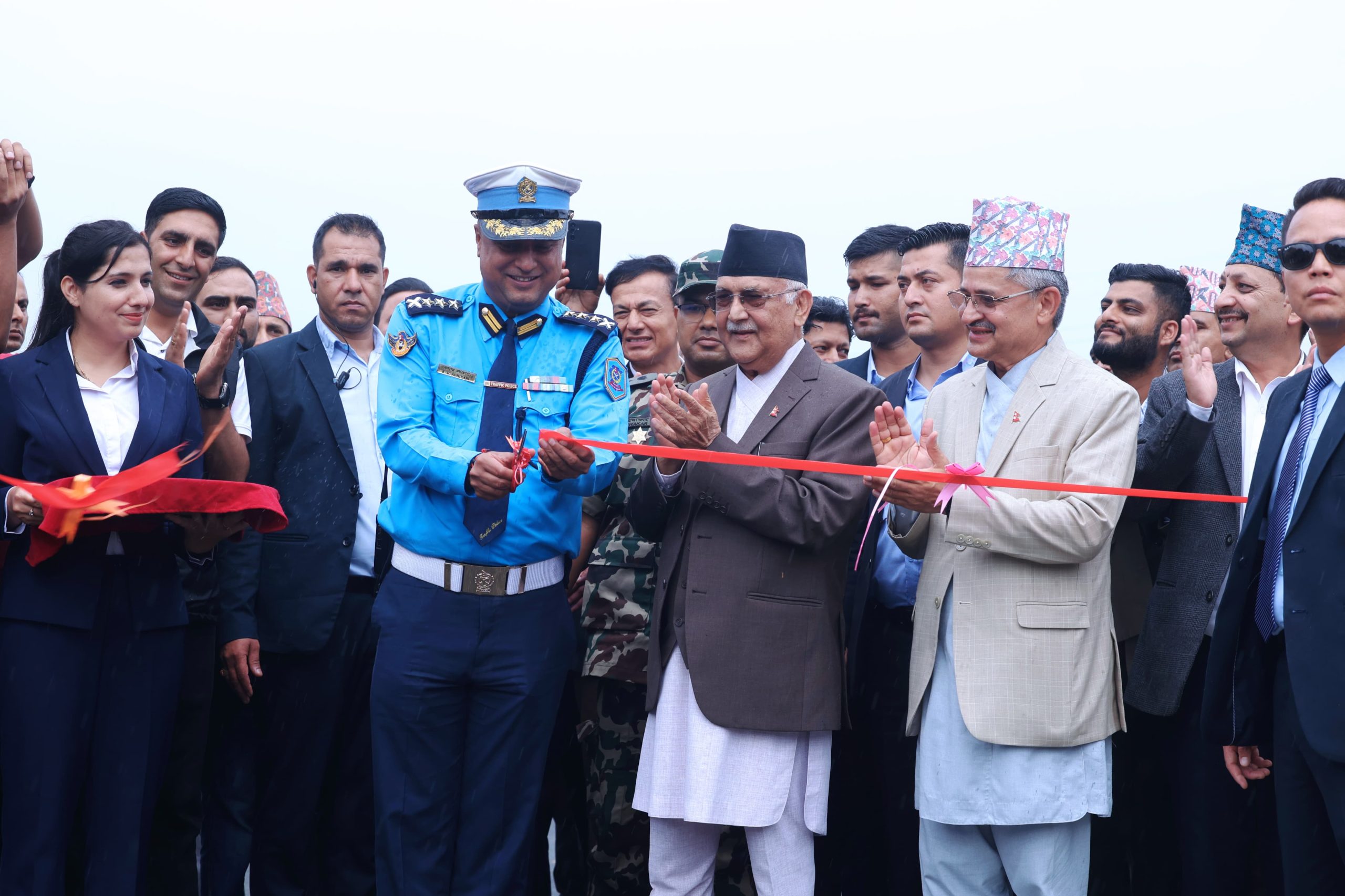 ट्राफिक प्रहरीका एसएसपीद्वारा नेपालकै पहिलो ग्वार्को फ्लाइओभर उद्घाटन (तस्बिरहरू)