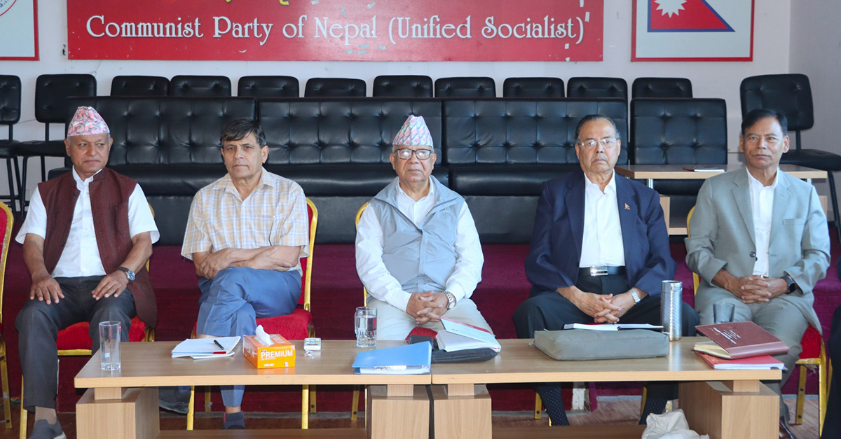 भ्रष्टाचार मुद्दा लागेपछि पहिलो पटक सचिवालय बैठकमा माधव नेपाल (तस्बिरहरू)