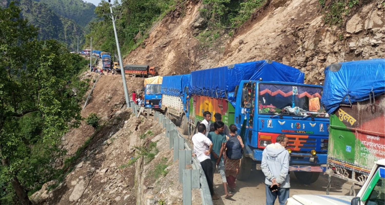 कर्णाली राजमार्गमा ठूला सवारीसाधन सञ्चालनमा रोक