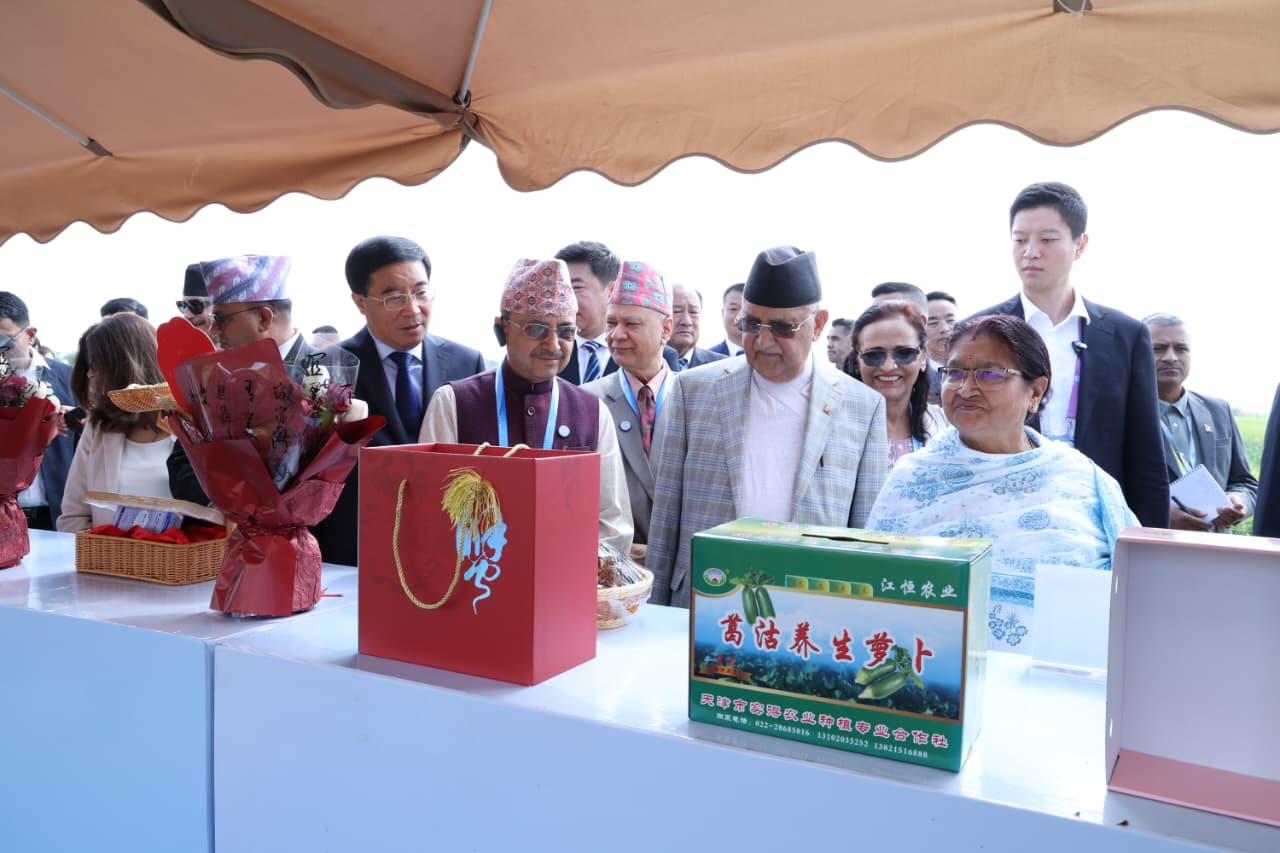 प्रधानमन्त्री ओलीद्वारा सिआओझानस्थित धान उत्पादन विशेष क्षेत्रको अवलोकन (फोटो फिचर )
