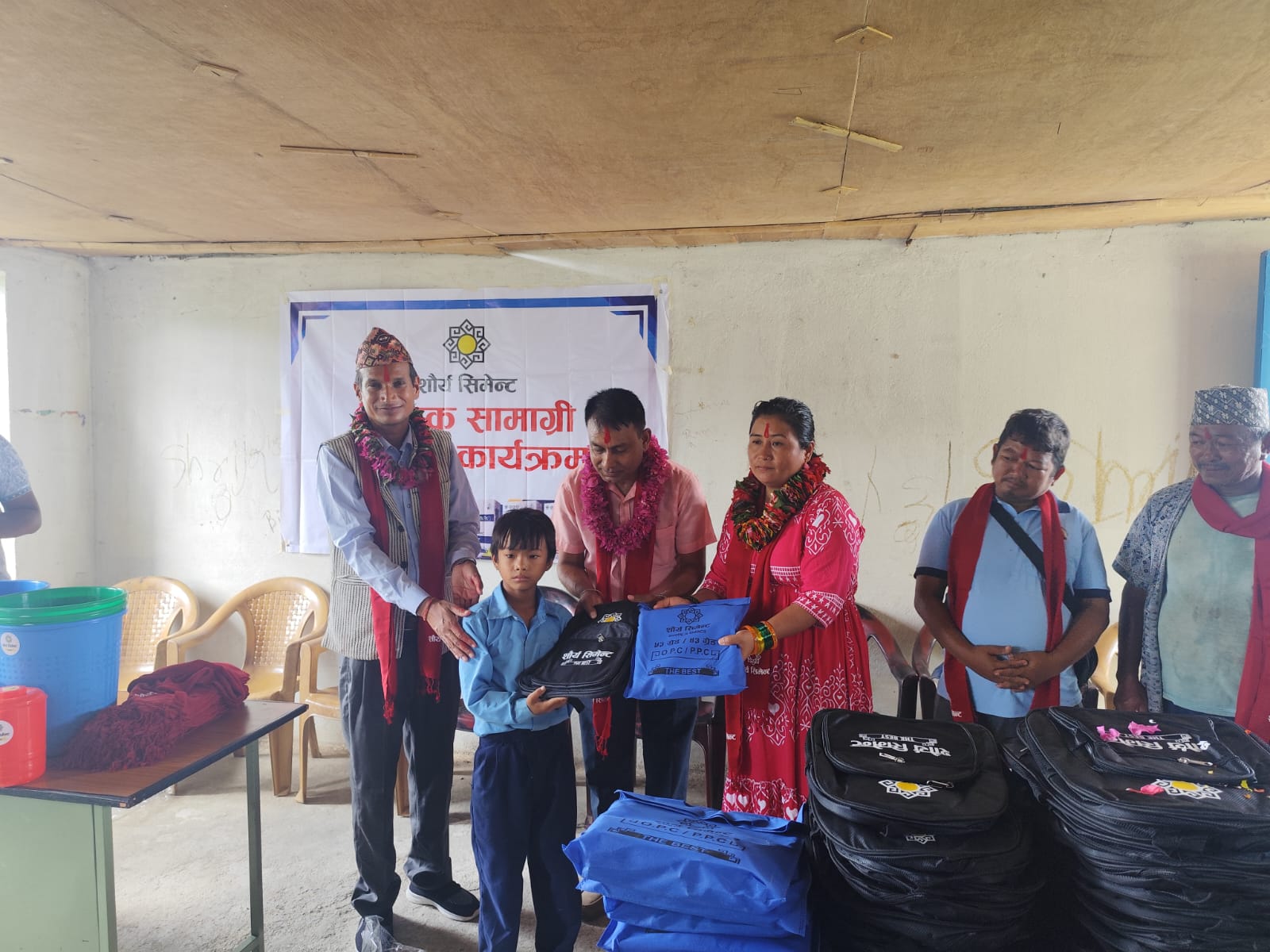 उदयपुर जिल्लाका विद्यालयहरूमा शौर्य सिमेन्टद्वारा शैक्षिक सामग्री वितरण, ४५० विद्यार्थी लाभान्वित