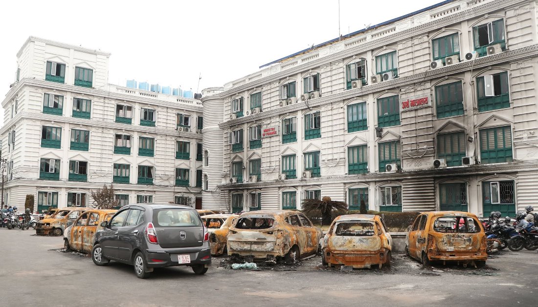 अर्थ मन्त्रालयका ४४ वटा गाडी जलाईयो