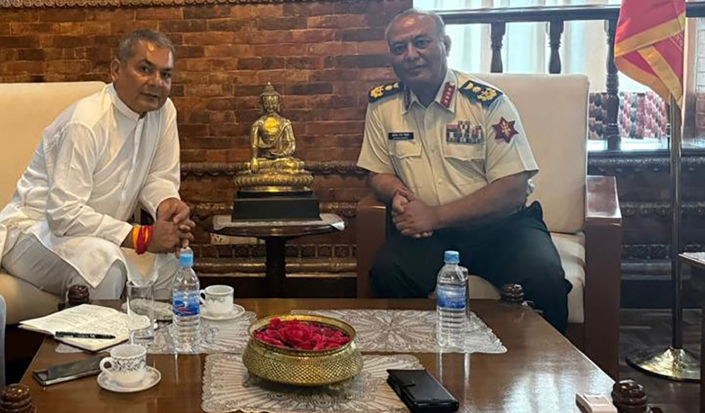 प्रधानसेनापतिसँग भेटेपछि दुर्गा प्रसाई भन्छन्ः बालेन र सुशिला जो भएपनि स्वीकार्छु