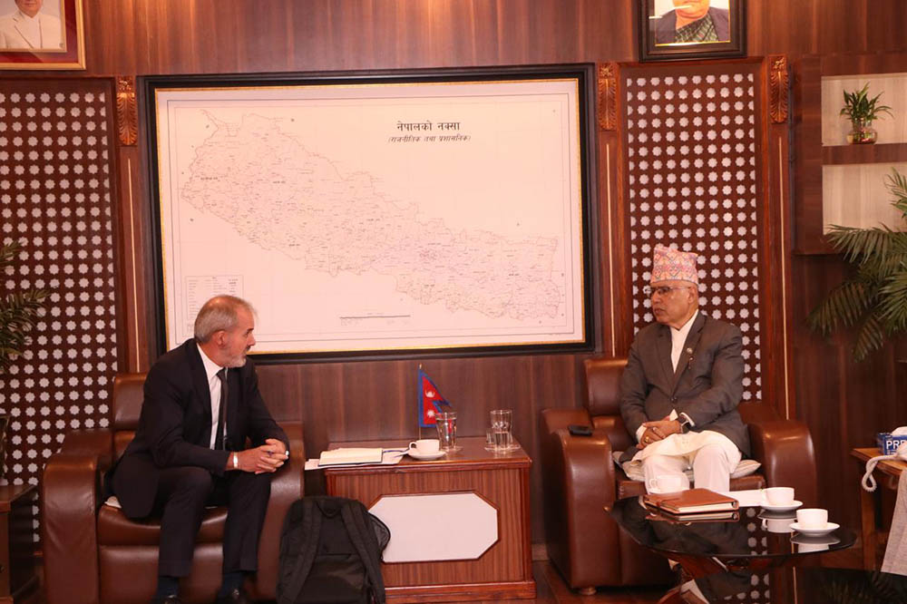 अर्थमन्त्री खनाल र एशियाली विकास बैँकका कन्ट्री डाईरेक्टर कोस्वाबीच भेटवार्ता