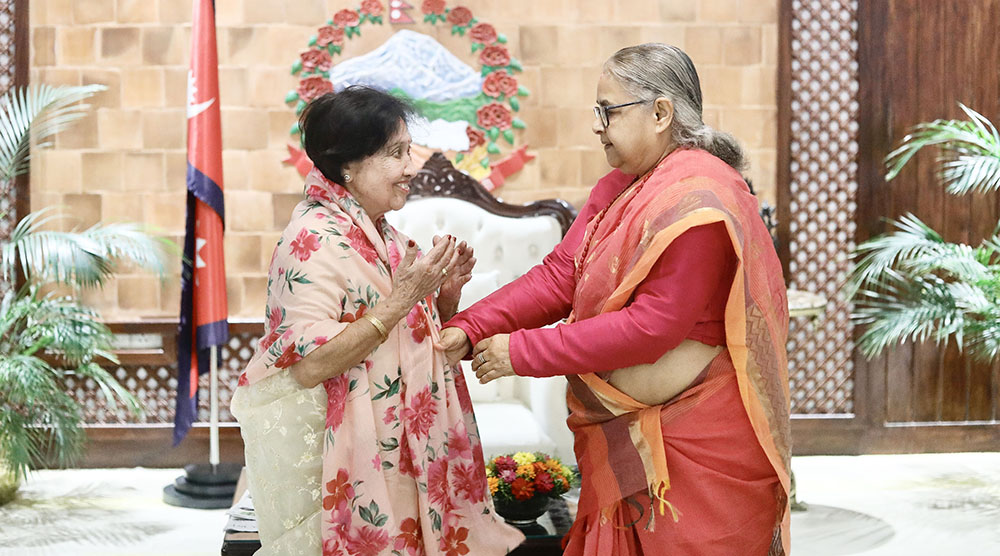 प्रधानमन्त्री कार्कीद्वारा समाजसेवी अञ्जली मास्केलाई सम्मान प्रधानमन्त्री कार्कीद्वारा समाजसेवी अञ्जली मास्केलाई सम्मान