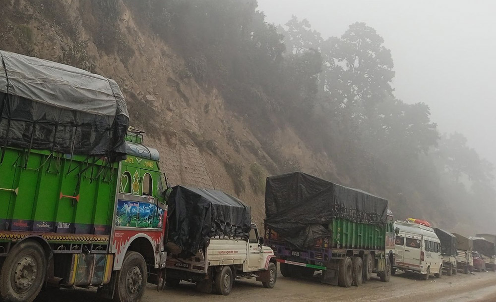 पहिरोले यी राजमार्ग छन् अवरुद्ध पहिरोले यी राजमार्ग छन् अवरुद्ध