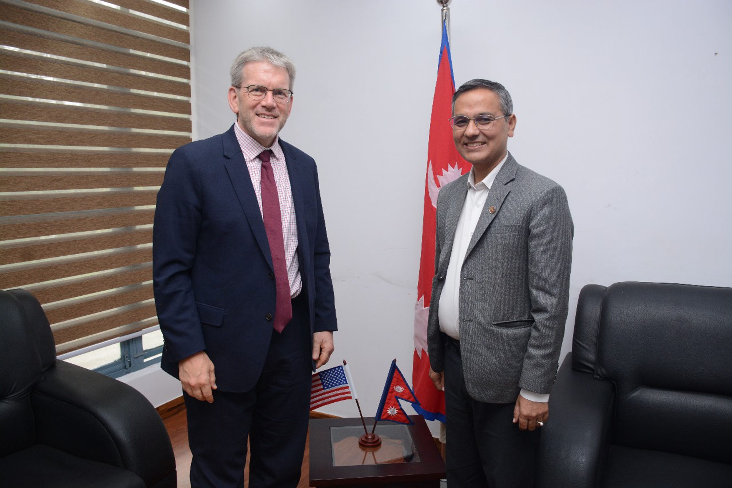 गृहमन्त्रीसँग र अमेरिकी राजदूतको भेट, मुलुकको अवस्थामा दिनप्रतिदिन सुधार हुँदै गएको गराए जानकारी गृहमन्त्रीसँग र अमेरिकी राजदूतको भेट, मुलुकको अवस्थामा दिनप्रतिदिन सुधार हुँदै गएको गराए जानकारी