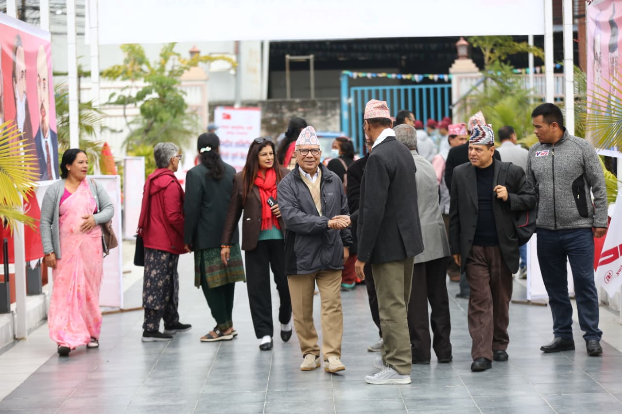 सुरक्षाबिना केन्द्रीय कमिटी बैठकस्थल पुगे माधव नेपाल (फोटोफिचर) सुरक्षाबिना केन्द्रीय कमिटी बैठकस्थल पुगे माधव नेपाल (फोटोफिचर)