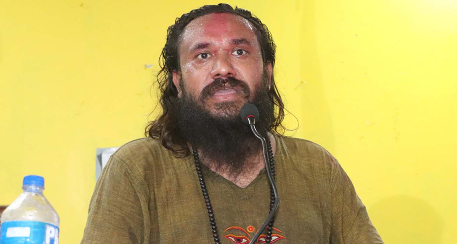 मन्त्री नबन्दै विवादमा तानिए खगेन्द्र सुनार: महिलामाथि अभद्र टिप्पणी, पक्राउ पुर्जी सार्वजनिक मन्त्री नबन्दै विवादमा तानिए खगेन्द्र सुनार: महिलामाथि अभद्र टिप्पणी, पक्राउ पुर्जी सार्वजनिक