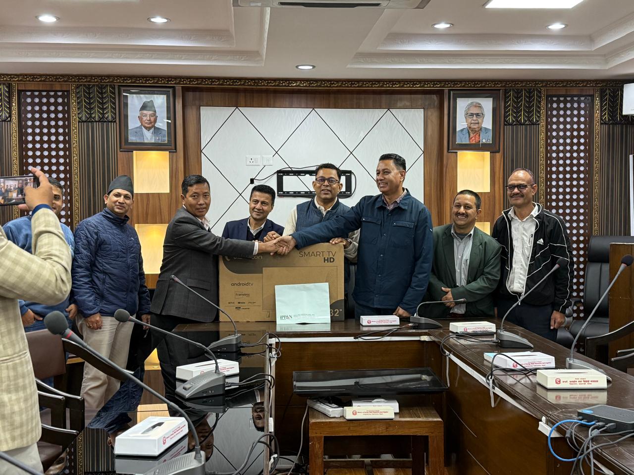 ऊर्जा मन्त्रालयलाई इप्पानले दियो चार थान टेलिभिजन ऊर्जा मन्त्रालयलाई इप्पानले दियो चार थान टेलिभिजन