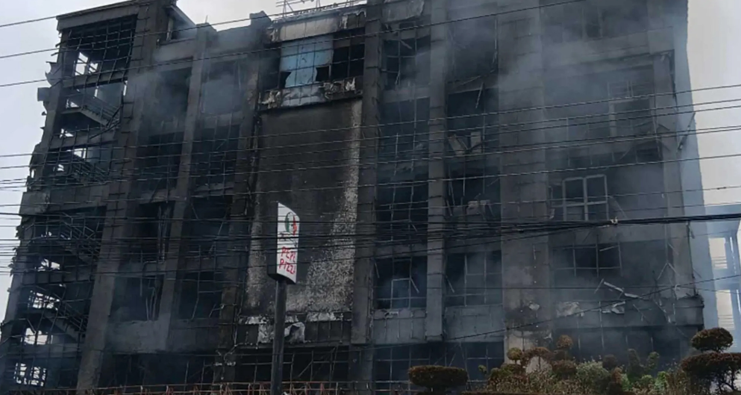 भाटभटेनीमा जलेर मृत्यु भएका १२ जनाको डेढ महिनासम्म न पहिचान छ न खोजी भाटभटेनीमा जलेर मृत्यु भएका १२ जनाको डेढ महिनासम्म न पहिचान छ न खोजी