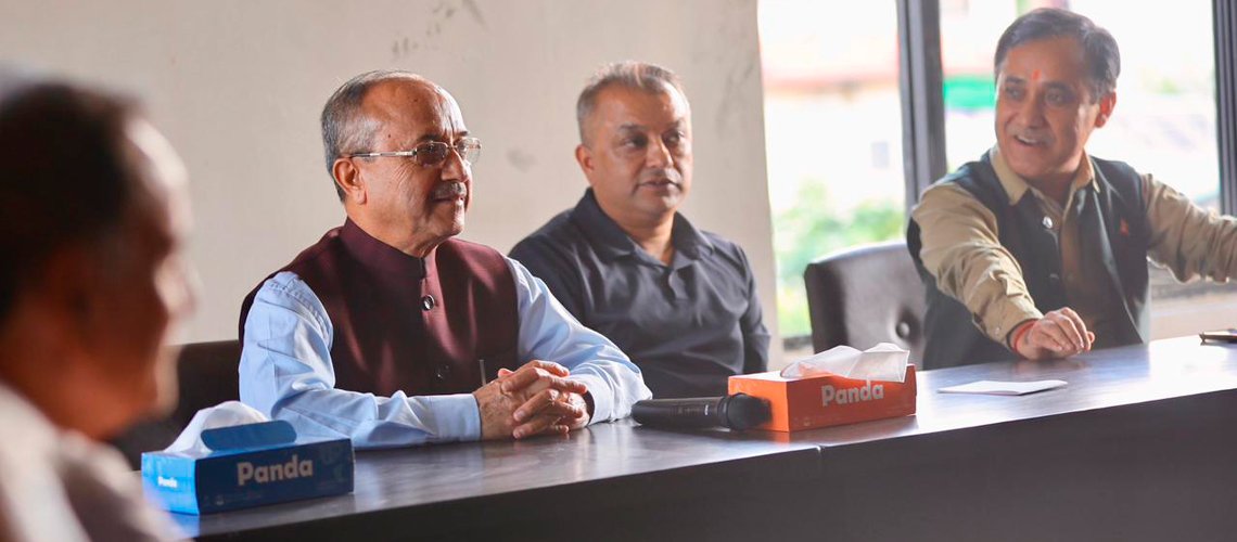 कांग्रेस पदाधिकारी बैठक सुरू