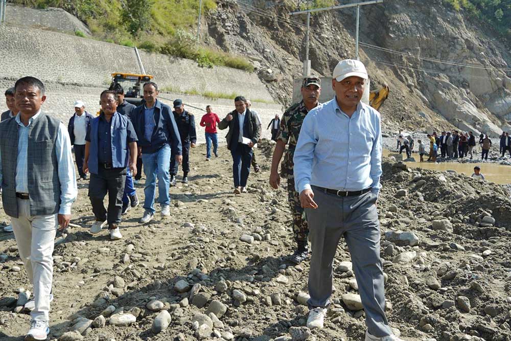 मन्त्री घिसिङले गरे चौकीडाँडा क्षेत्रको अनुगमन