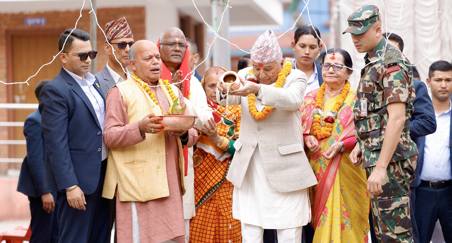 गौरीघाट पुगेर राष्ट्रपतिले गरे छठी माताको पूजा गौरीघाट पुगेर राष्ट्रपतिले गरे छठी माताको पूजा