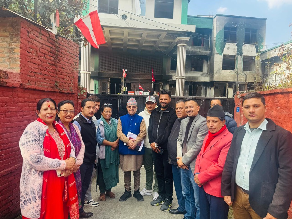 जसले लगाए उनैले खोले कांग्रेस कार्यालयको ताला