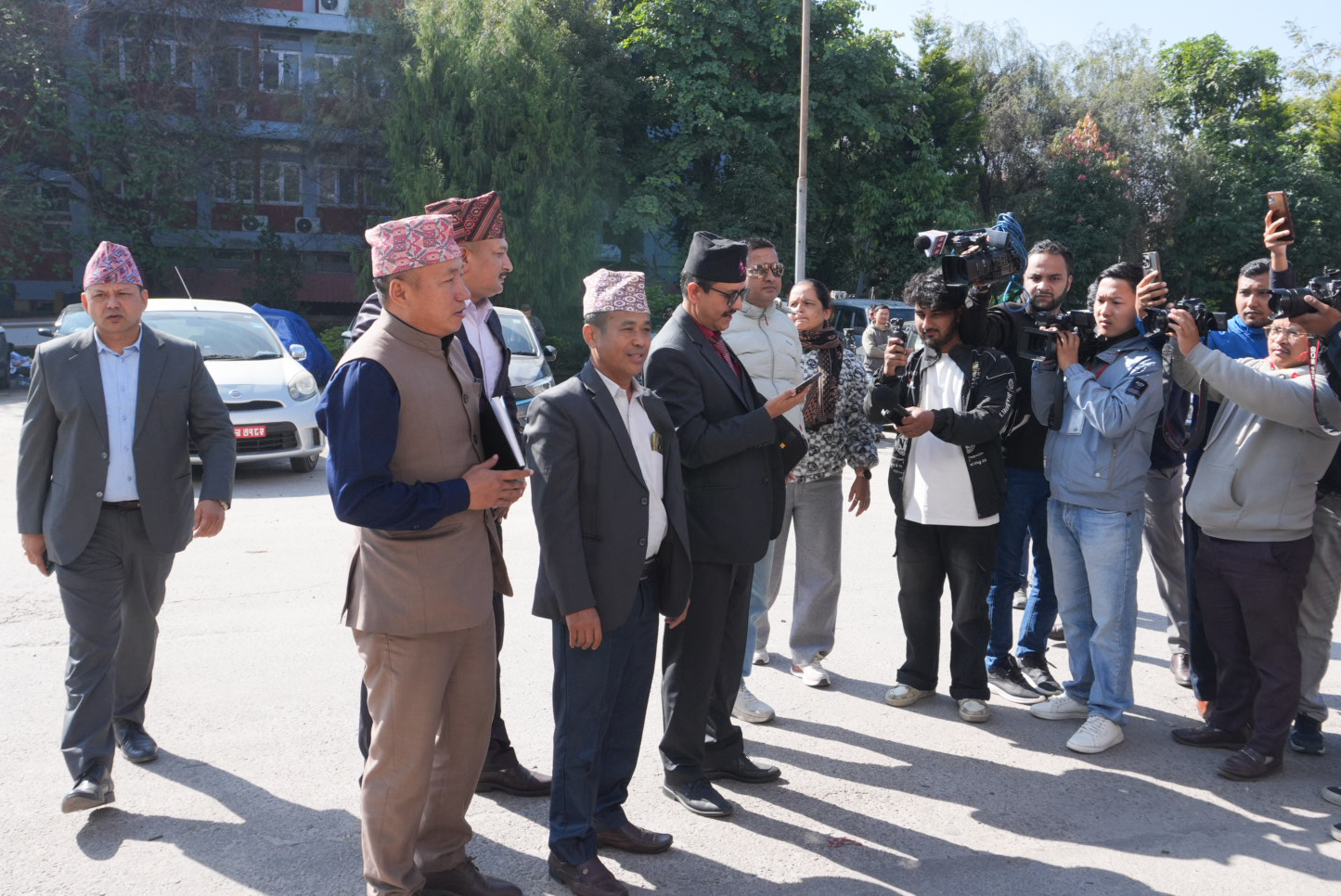 सरकारसँग दुर्गा प्रसाईं समूहका २६ बुँदे मागपत्र पेश