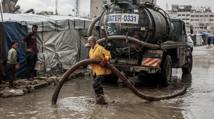 गाजामा भारी वर्षापछि विस्थापित परिवार प्रभावित