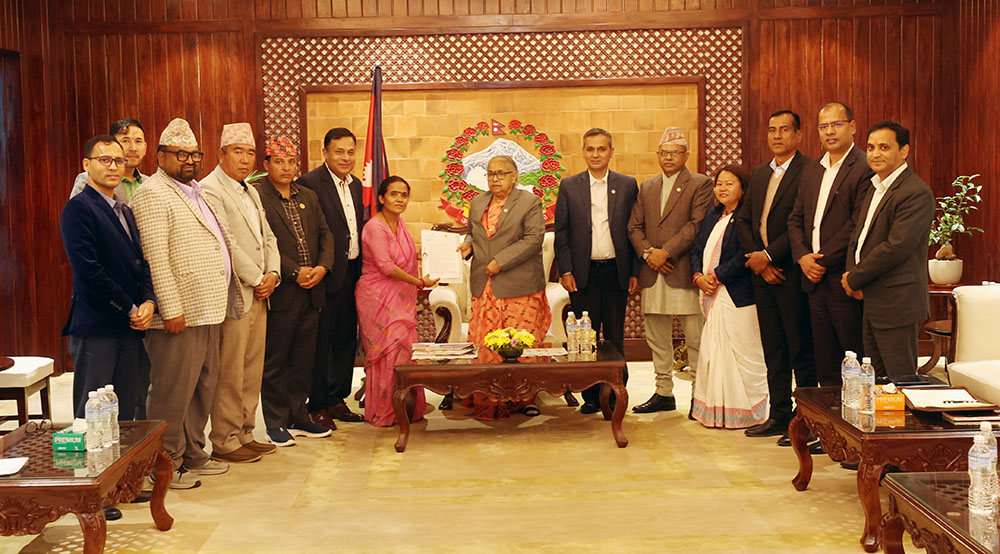 स्थानीय सरकारका जनप्रतिनिधिसँग प्रधानमन्त्री कार्कीको छलफल