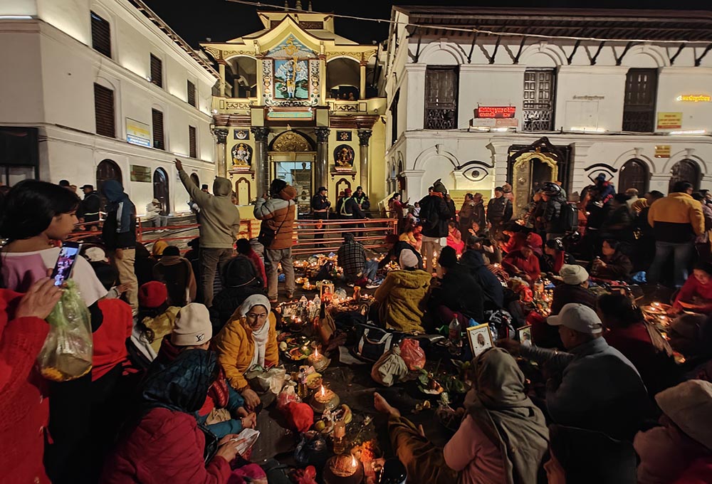 बालाचतुर्दशीमा पशुपतिमा शतबीज छरिँदै (फोटो फिचर)