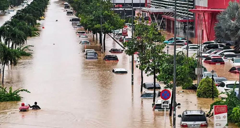 भिषण वर्षापछि बाढी, ४१ जनाको मृत्यु