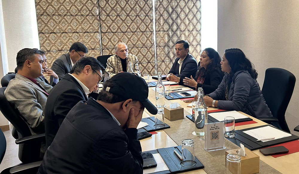 बाबुराम, जनार्दन र डीपी अर्यालबिच छलफल, के भयो कुराकानी ?