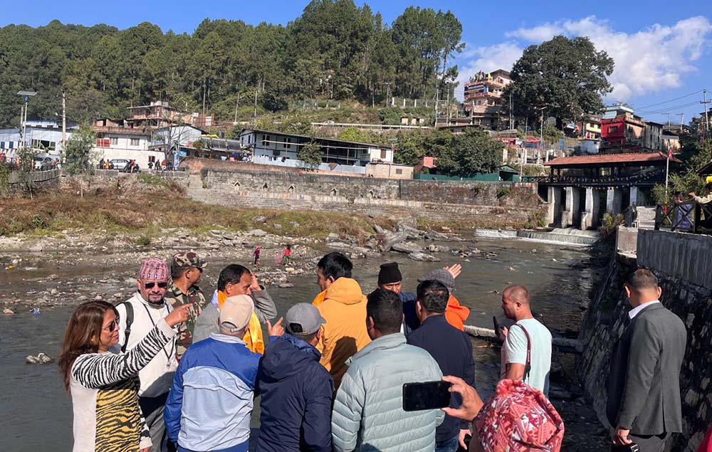 मन्त्री घिसिङबाट बागमती नदी करिडोरका ढल व्यवस्थापन र सडक स्तरोन्नतिको निरीक्षण