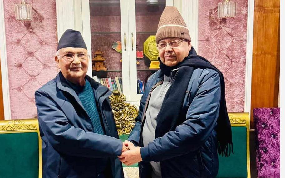 एमाले अध्यक्ष ओली र नेता झलनाथ खनालबीच गुण्डुमा भेटवार्ता