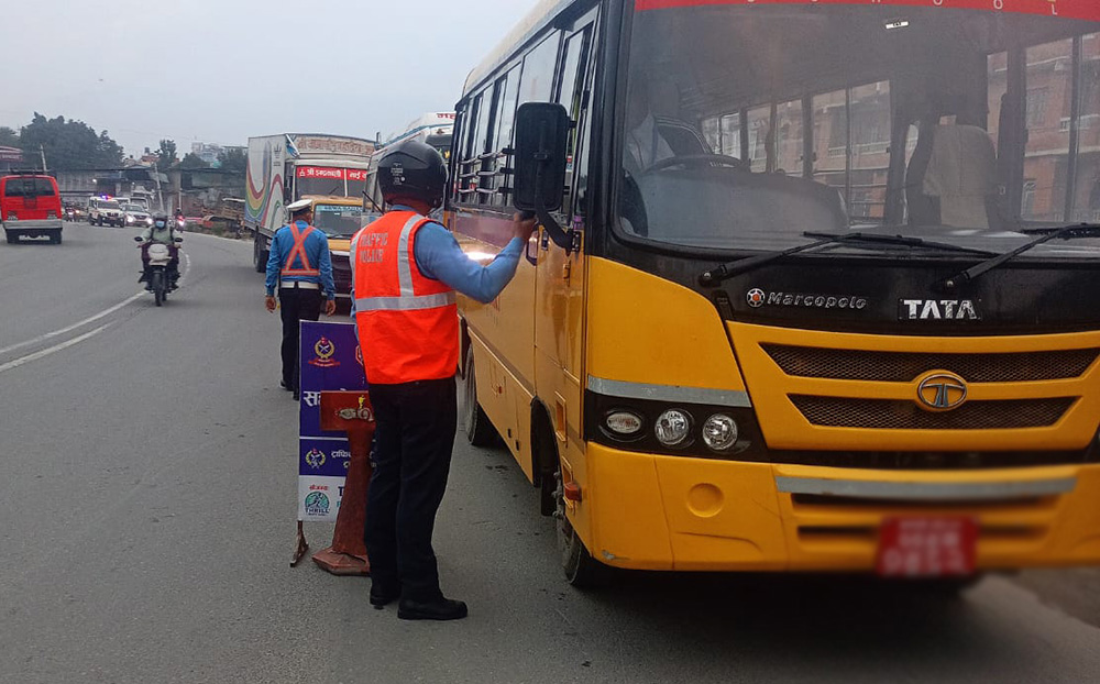 लापसे र मापसे गरी सवारी साधन चलाउने ९ चालक नियन्त्रणमा