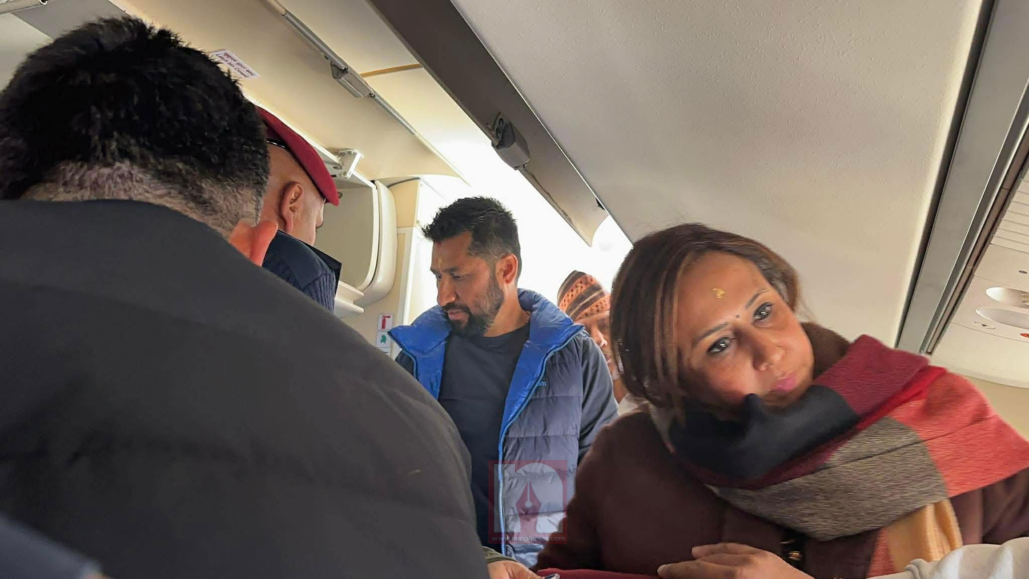 रवि लामिछाने सवार जहाज उड्यो