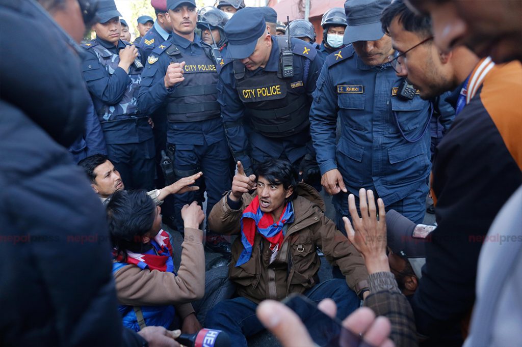 सिंहदरबार अगाडि घाइते जेन जीहरूको धर्ना