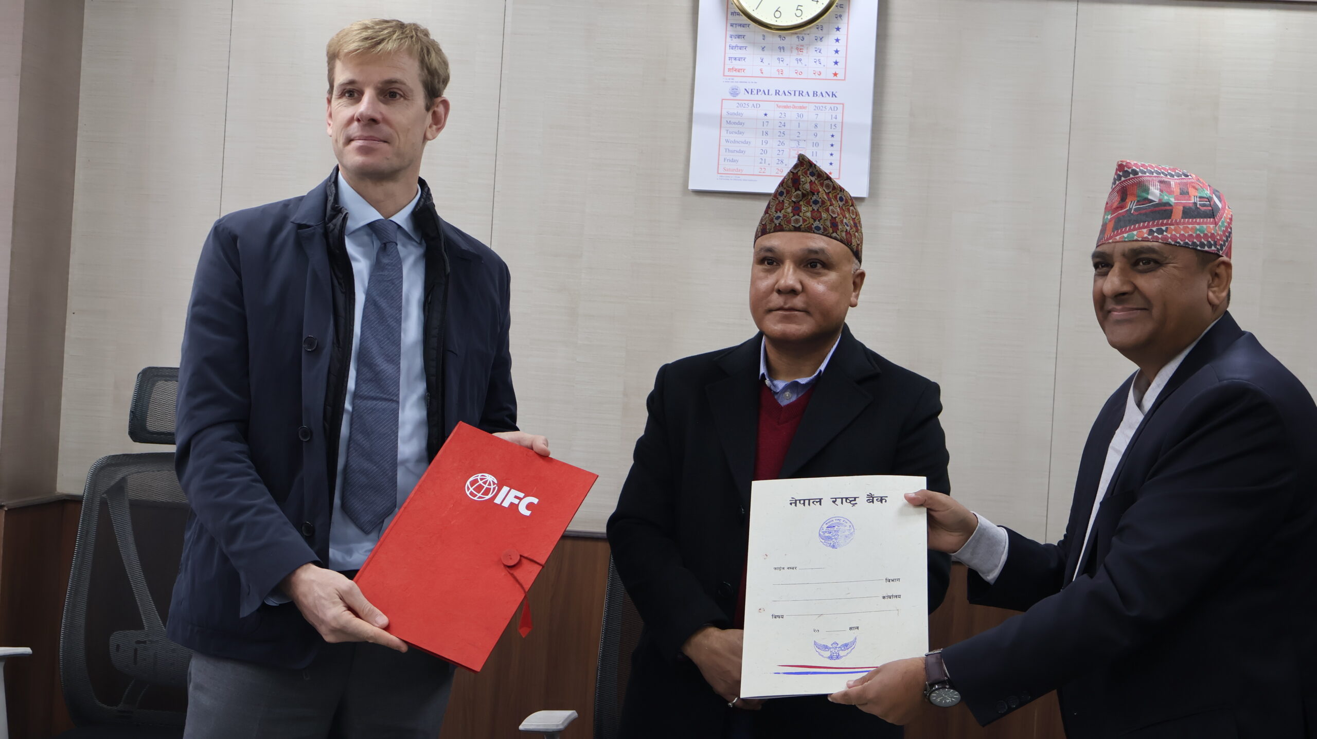 बैंक र आईएफसीबीच जलवायु वित्तको रणनीति विकास सम्बन्धी सम्झौता