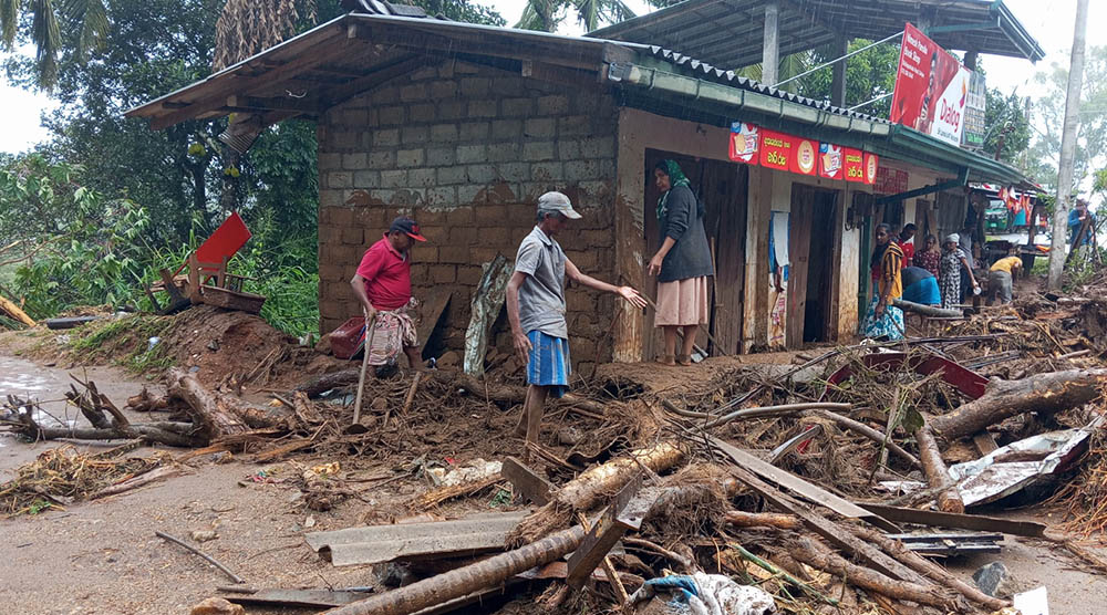 चक्रवात दिट्वाबाट श्रीलंकामा ३३० भन्दा बढीको मृत्यु, आपतकालीन अवस्था घोषणा