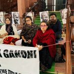 भारतमा संसद भवनमै धर्नामा किन बसे सांसद ?