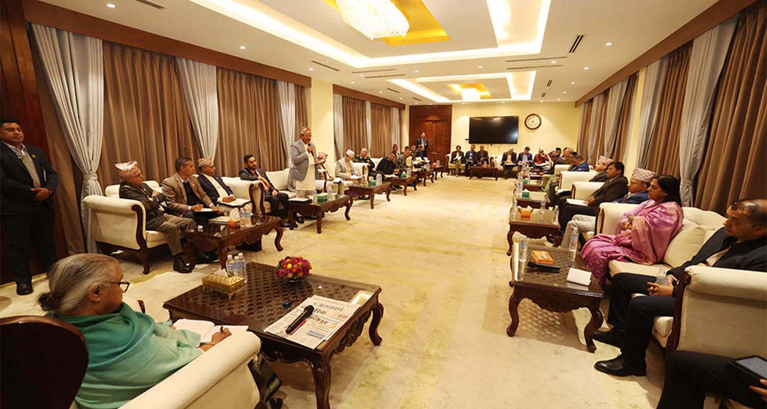 प्रधानमन्त्री कार्कीले बोलाएको सर्वपक्षीय बैठक बालुवाटारमा सुरू